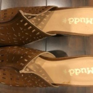 Ladies Mudd Sandals (Size 8.5 - Never Worn)